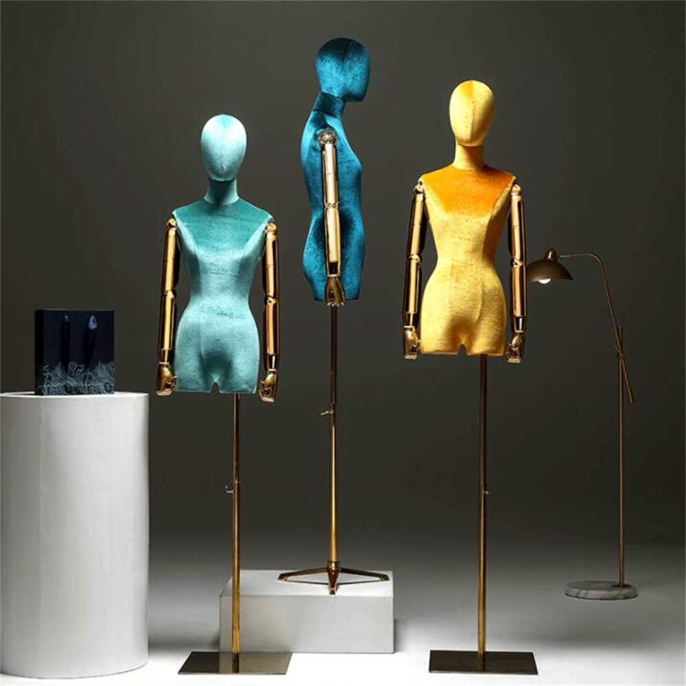 Mannequin à main doré féminin  - Body Jewelry Plus avis et prix